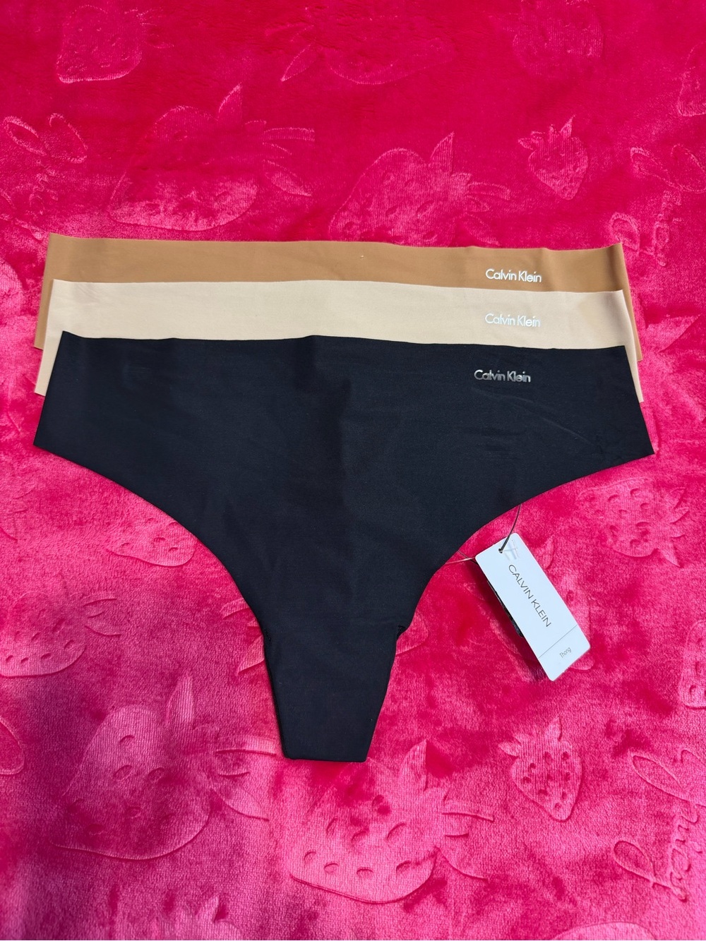 Calvin Klein 3-Pack Seamless Thong Set in Black, Beige, Tan